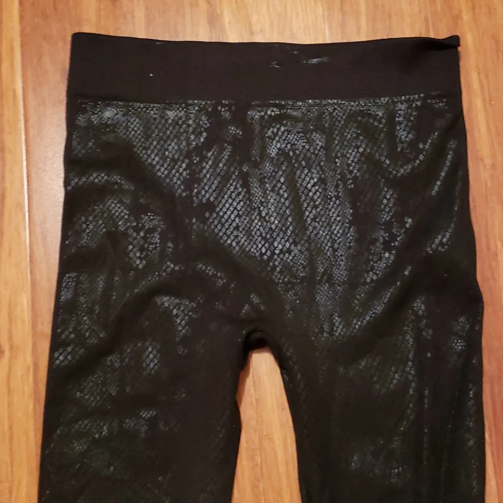 N/A black leggings